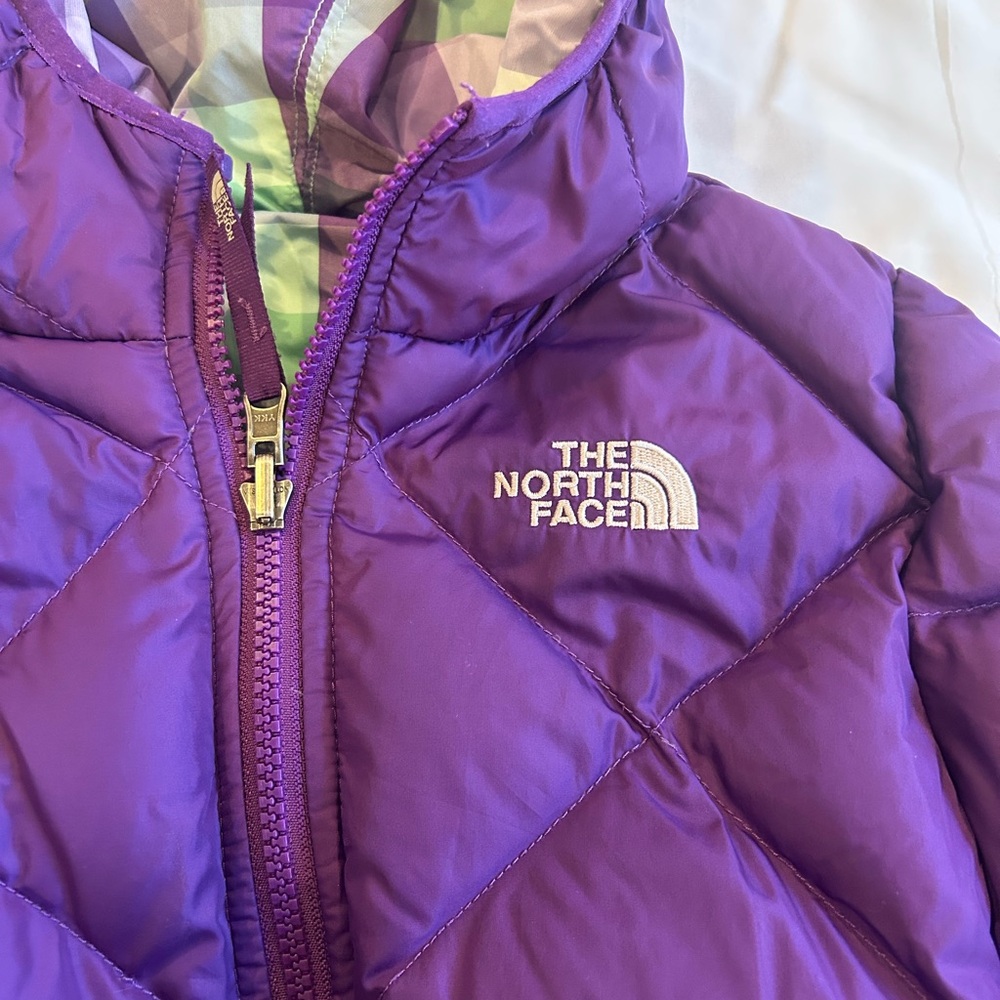 North Face Girls Down Hooded Jacket, Size 6. - Picture 3 of 9